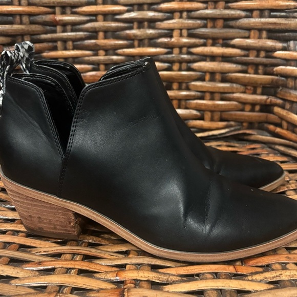 Nine West Shia Ankle Boots Womens 9
Black Pull On
Snake Print V Cut - Picture 5 of 10